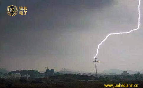 鈞和電子雷擊輸電線路