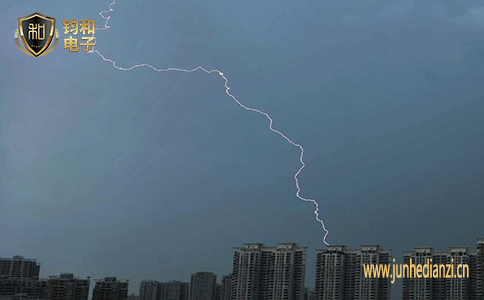 湖北各地雨勢增大 局地伴有弱雷電