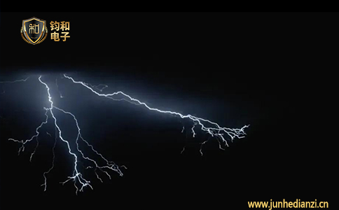 鈞和電子分享閃電的走向為什么不是一條直線