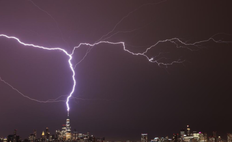 鈞和電子分享美國世貿中心一號樓遭雷擊